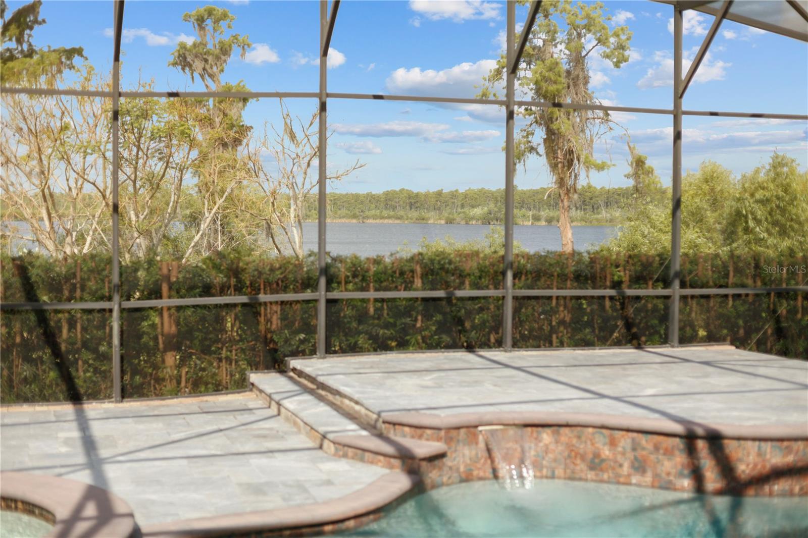 8394 LOOKOUT POINTE DR