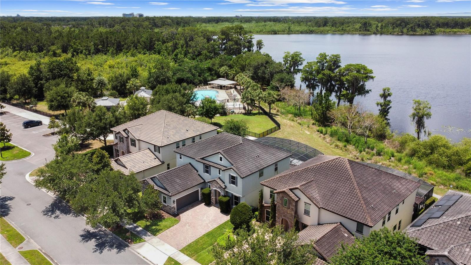 8394 LOOKOUT POINTE DR