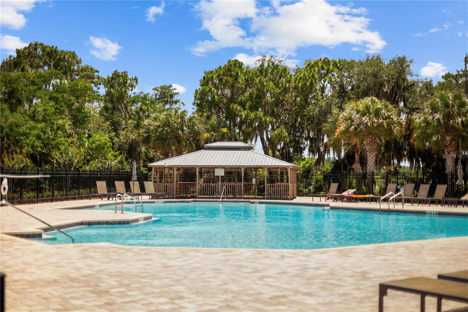 8394 LOOKOUT POINTE DR