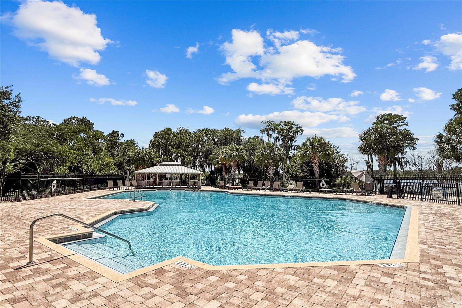 8394 LOOKOUT POINTE DR