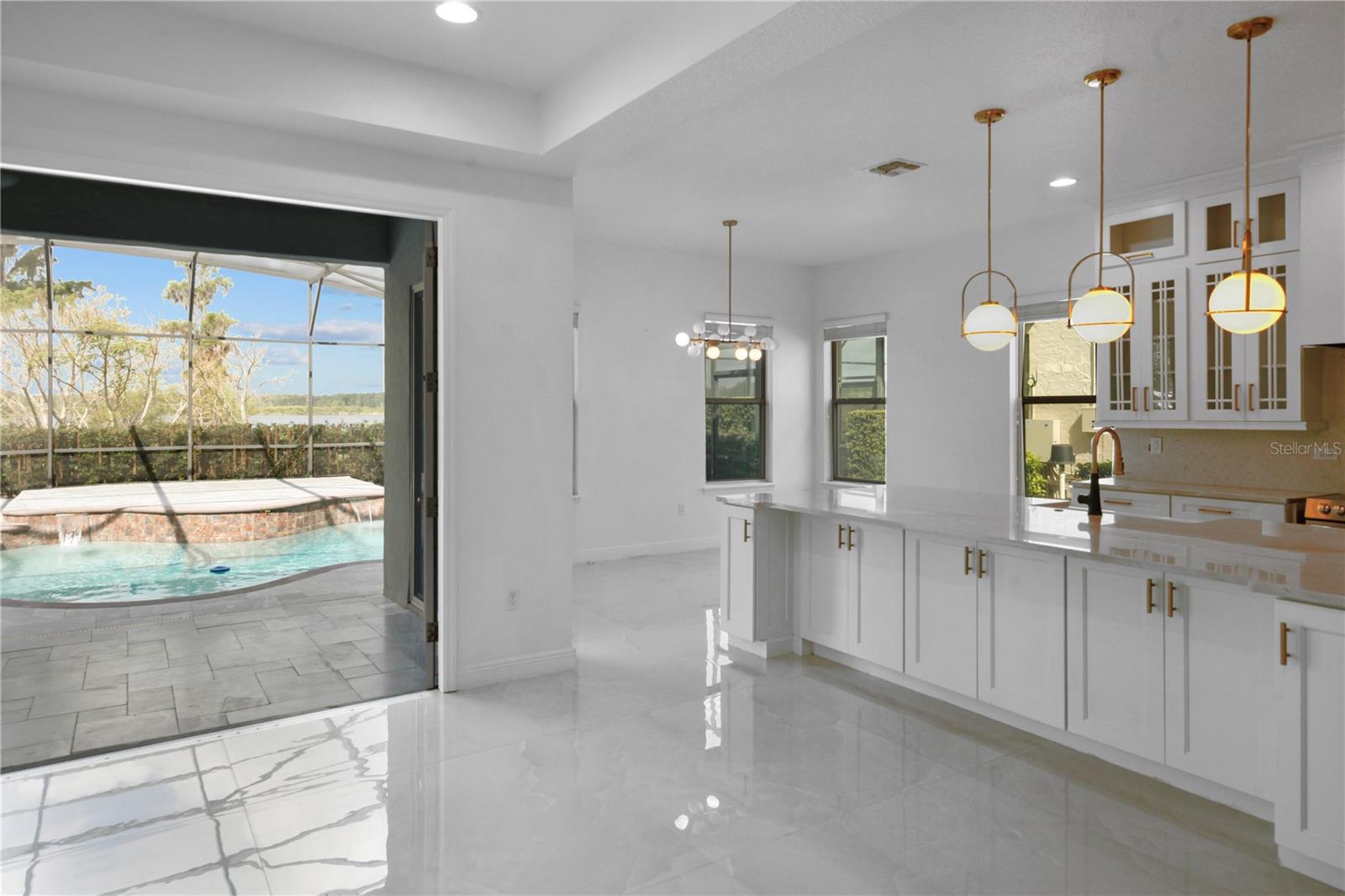 8394 LOOKOUT POINTE DR