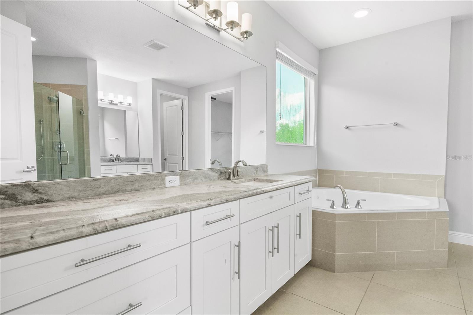 8394 LOOKOUT POINTE DR