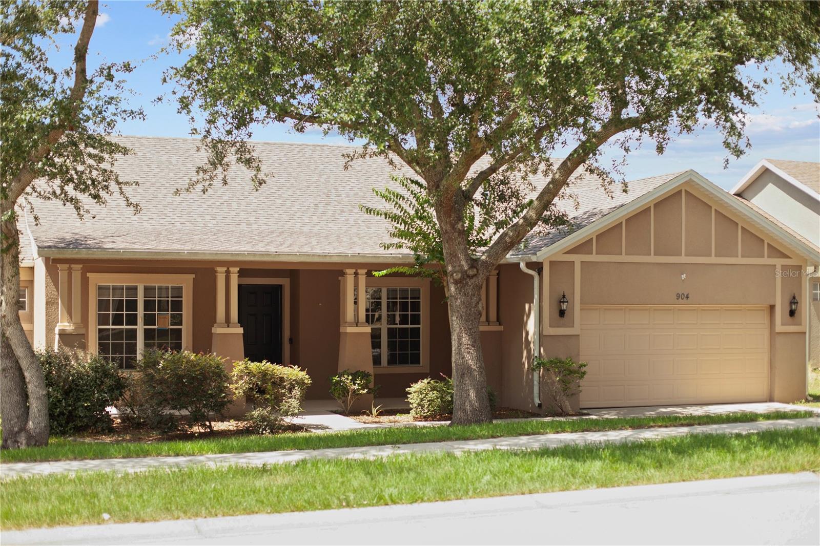 904 White Oak Way