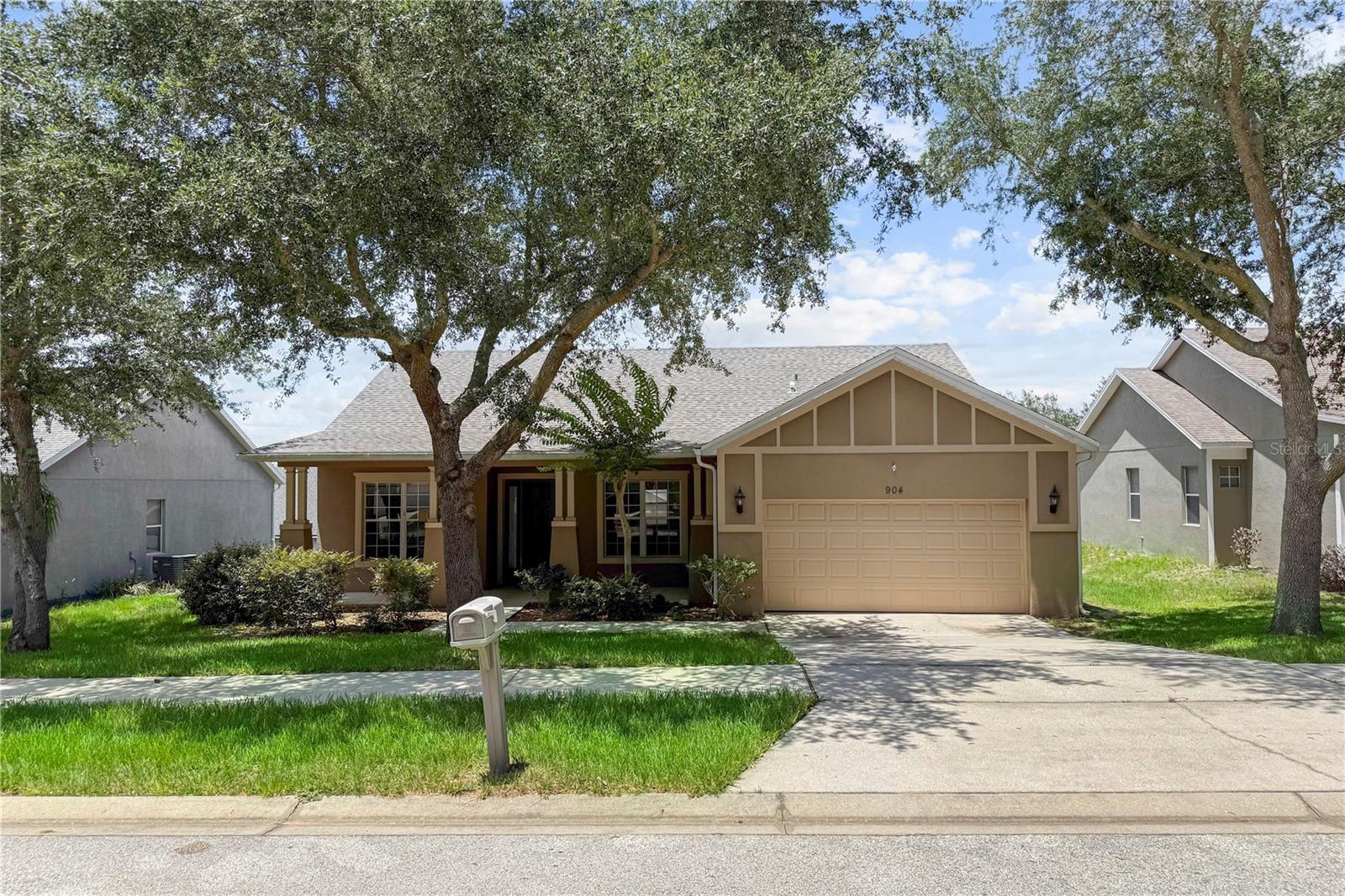 904 White Oak Way