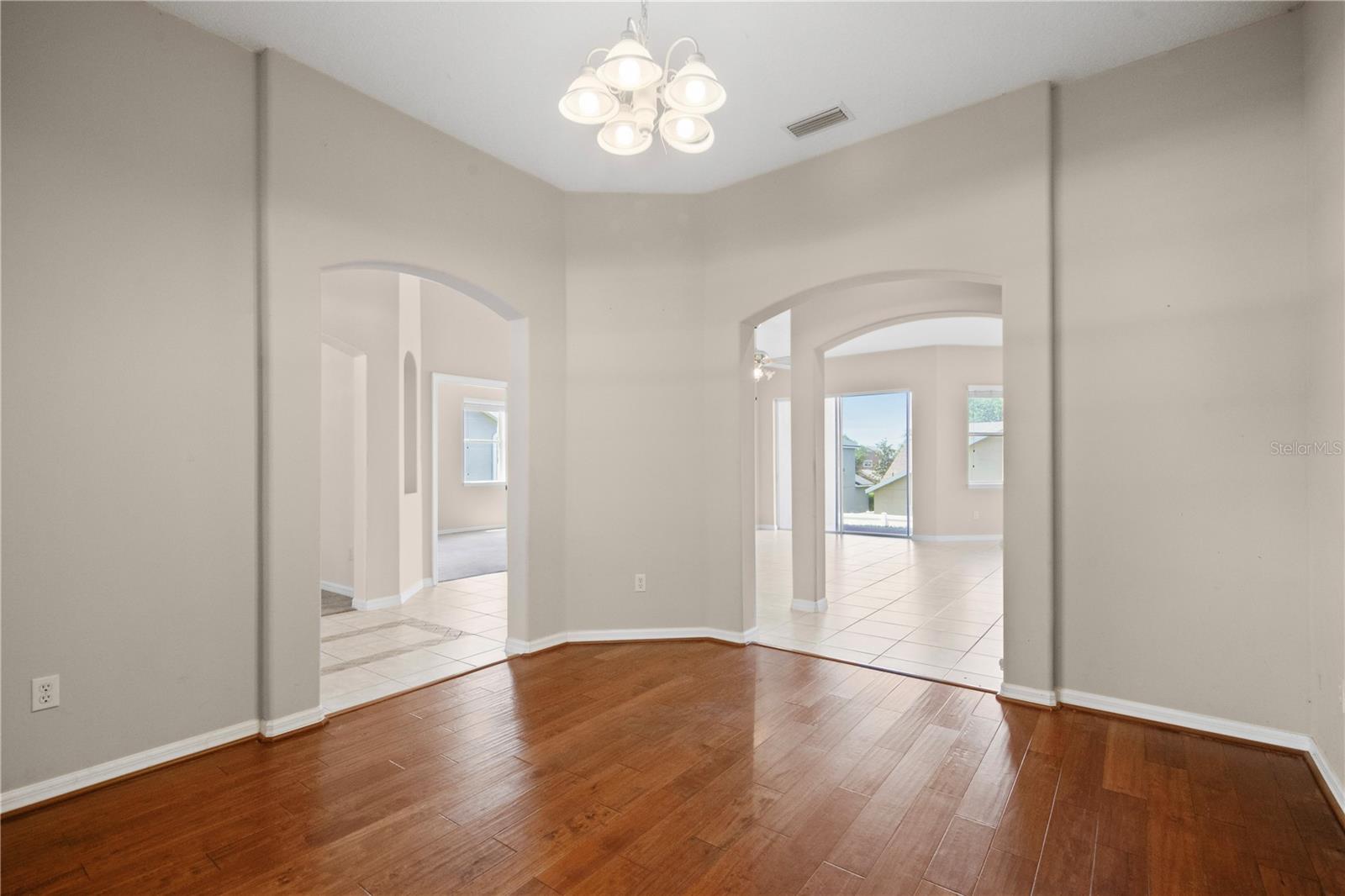904 White Oak Way