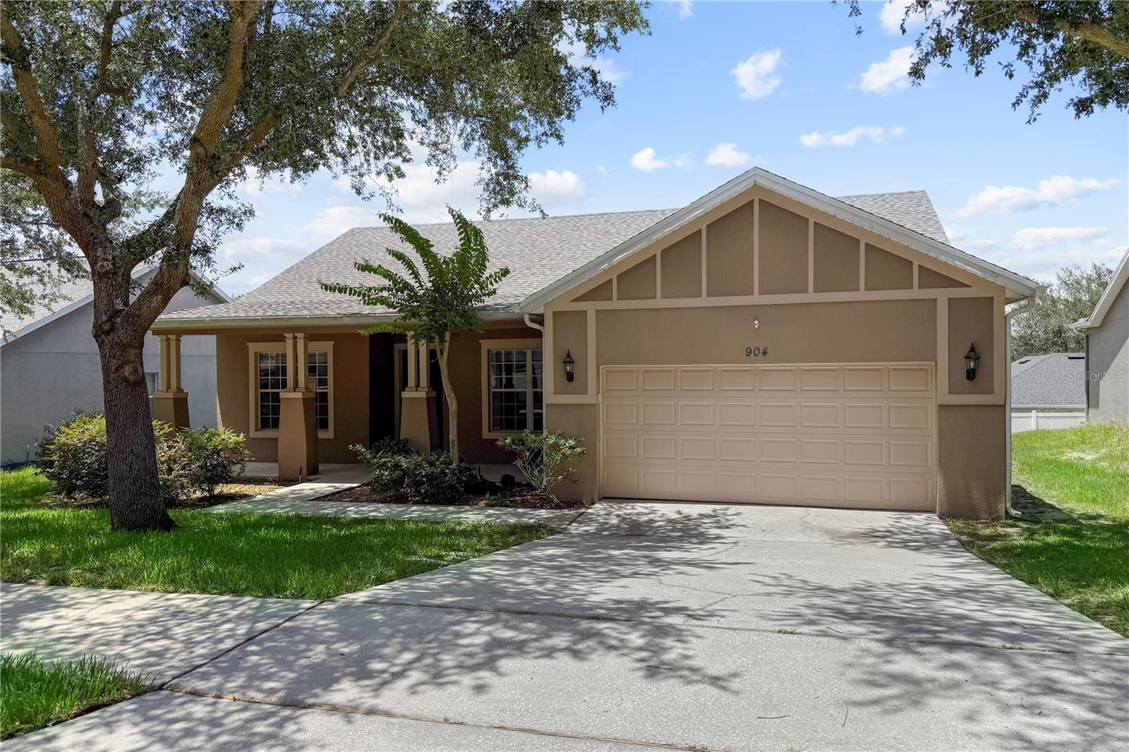 904 White Oak Way