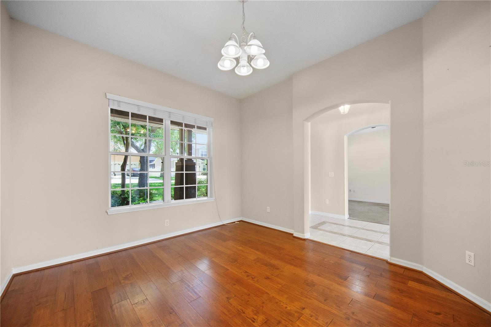 904 White Oak Way