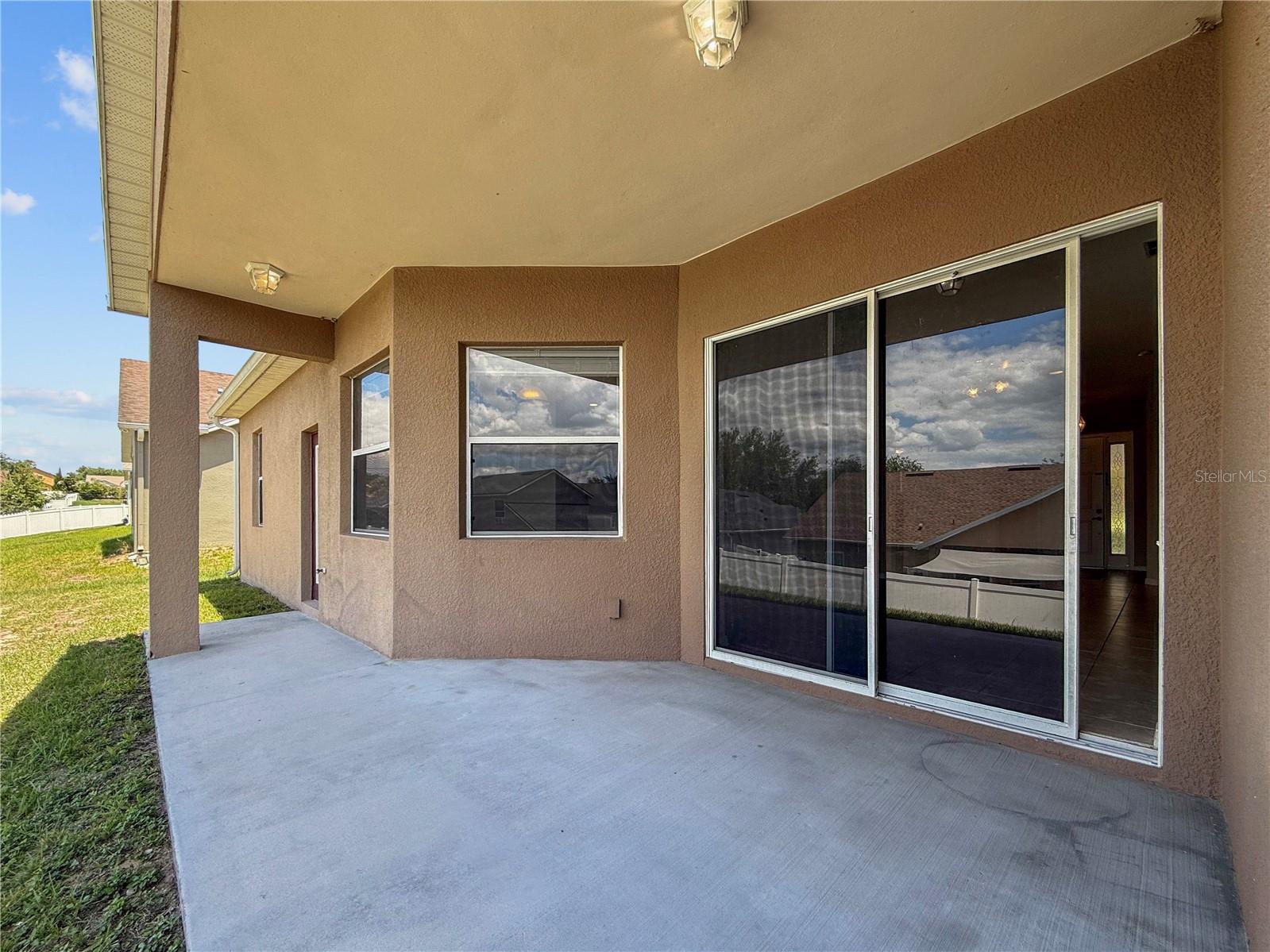 904 White Oak Way