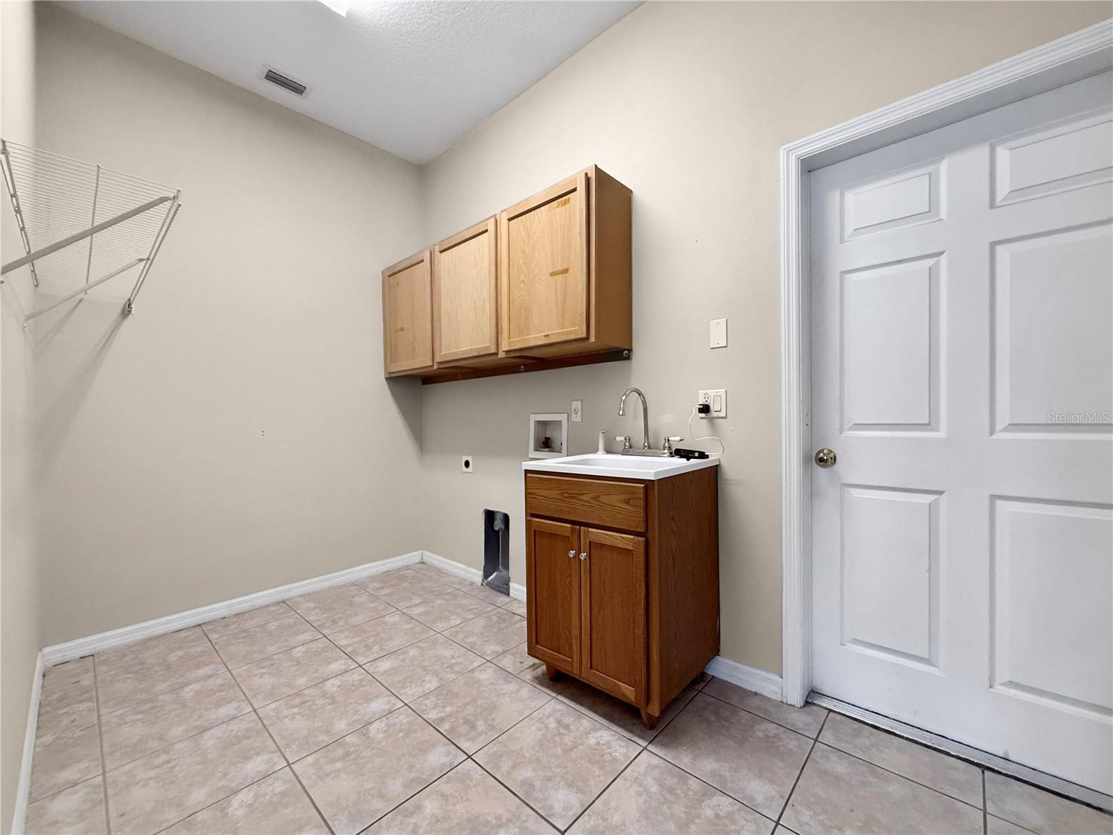 904 White Oak Way