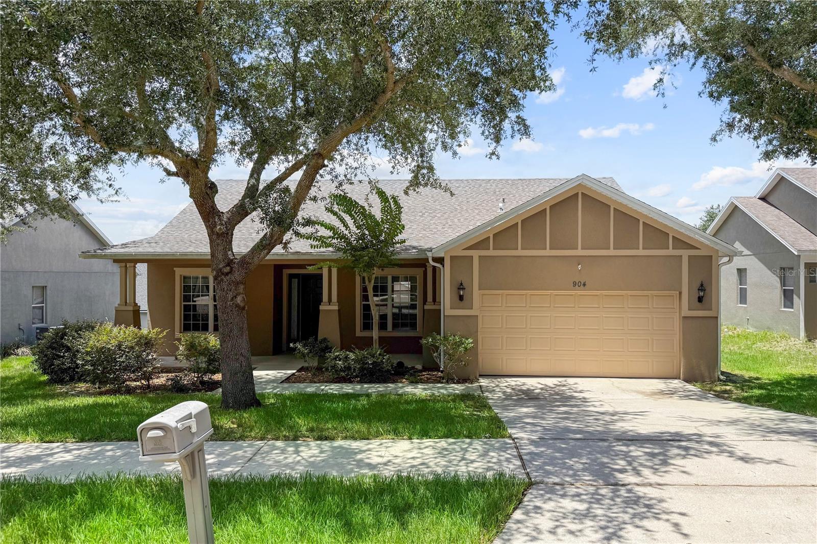 904 White Oak Way