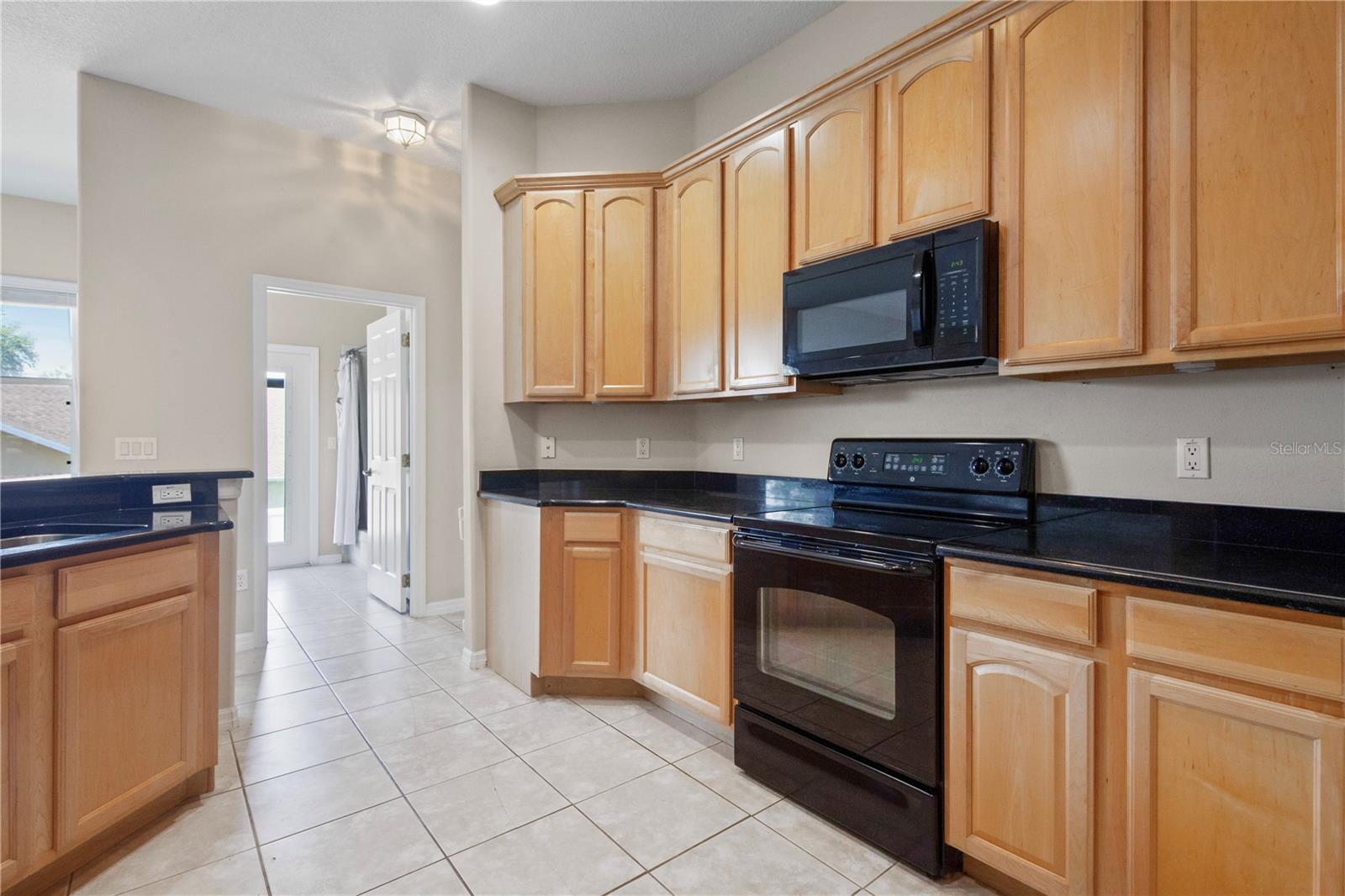 904 White Oak Way
