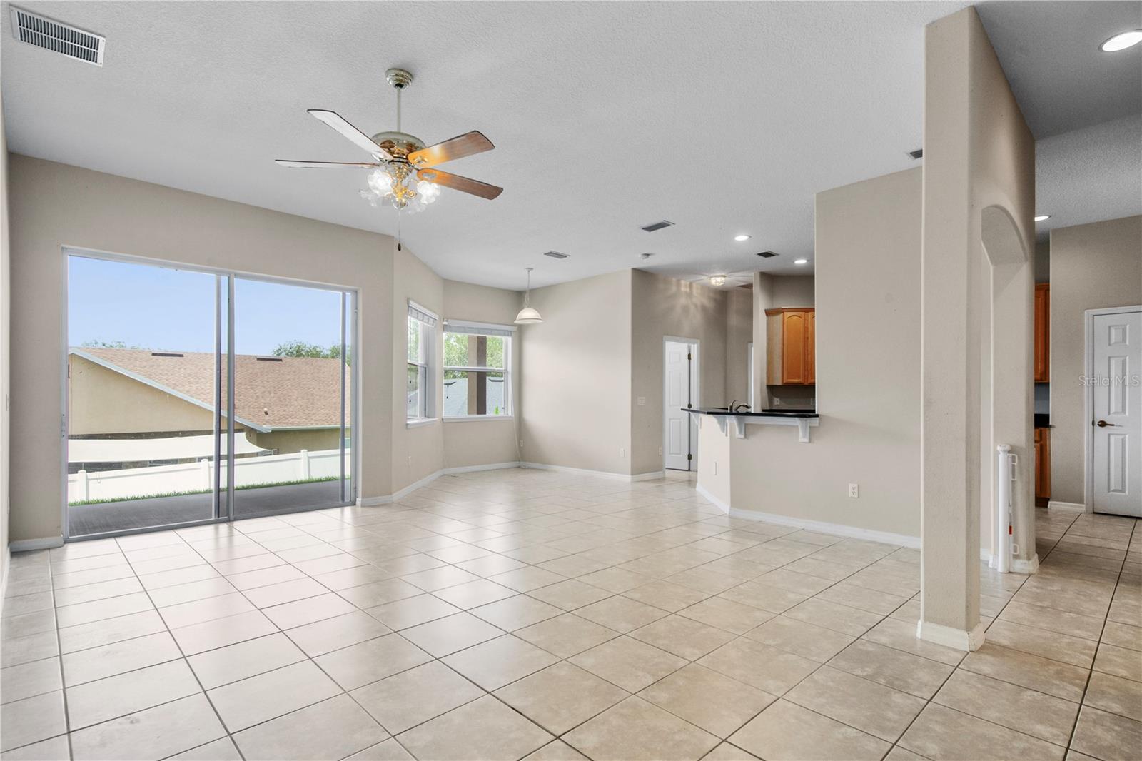 904 White Oak Way