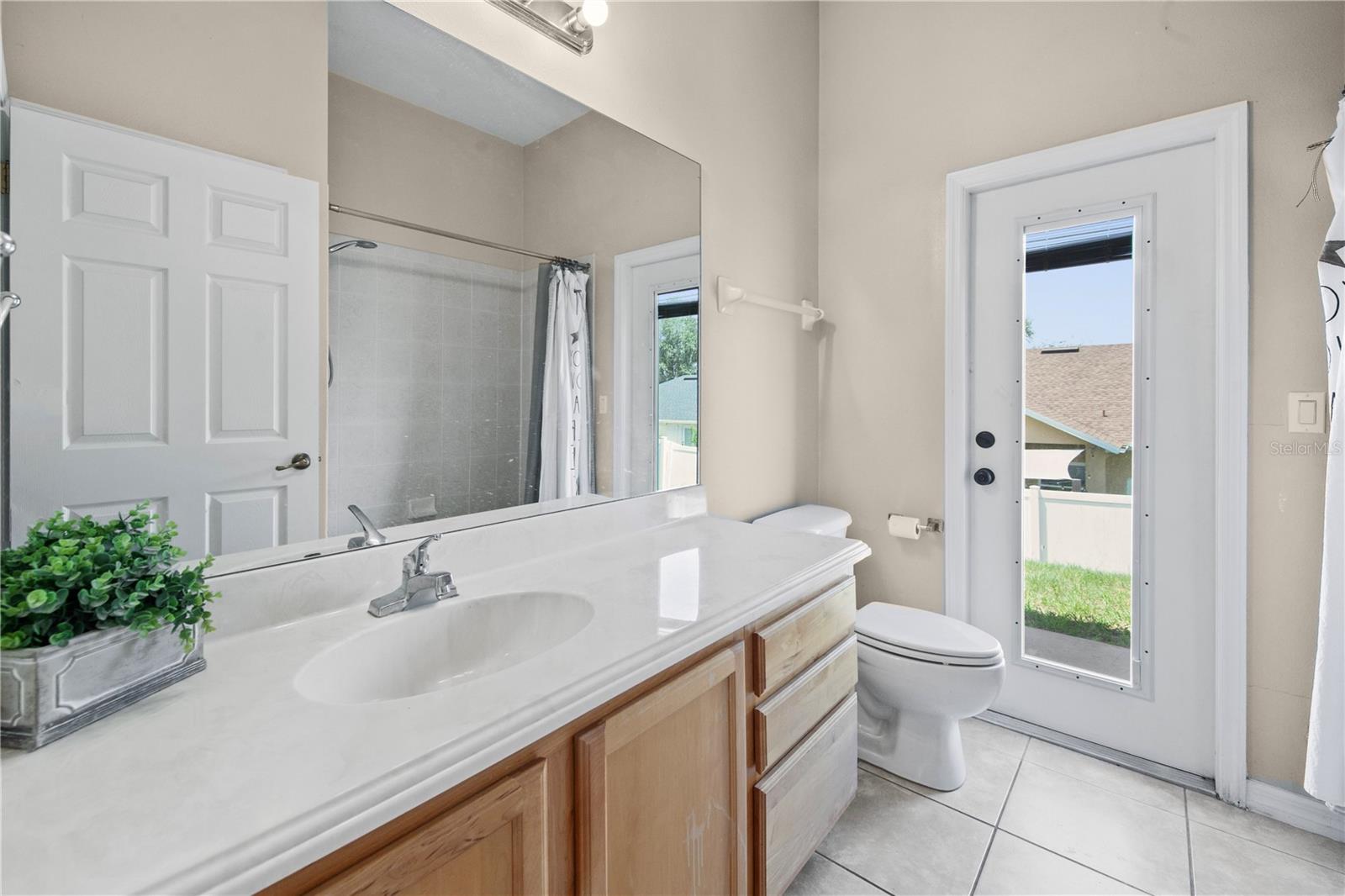 904 White Oak Way