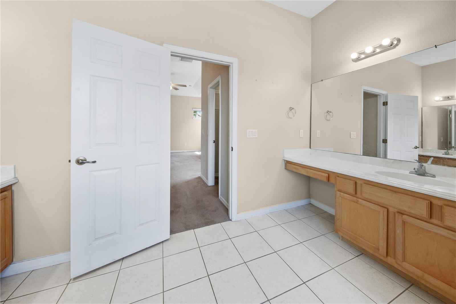 904 White Oak Way