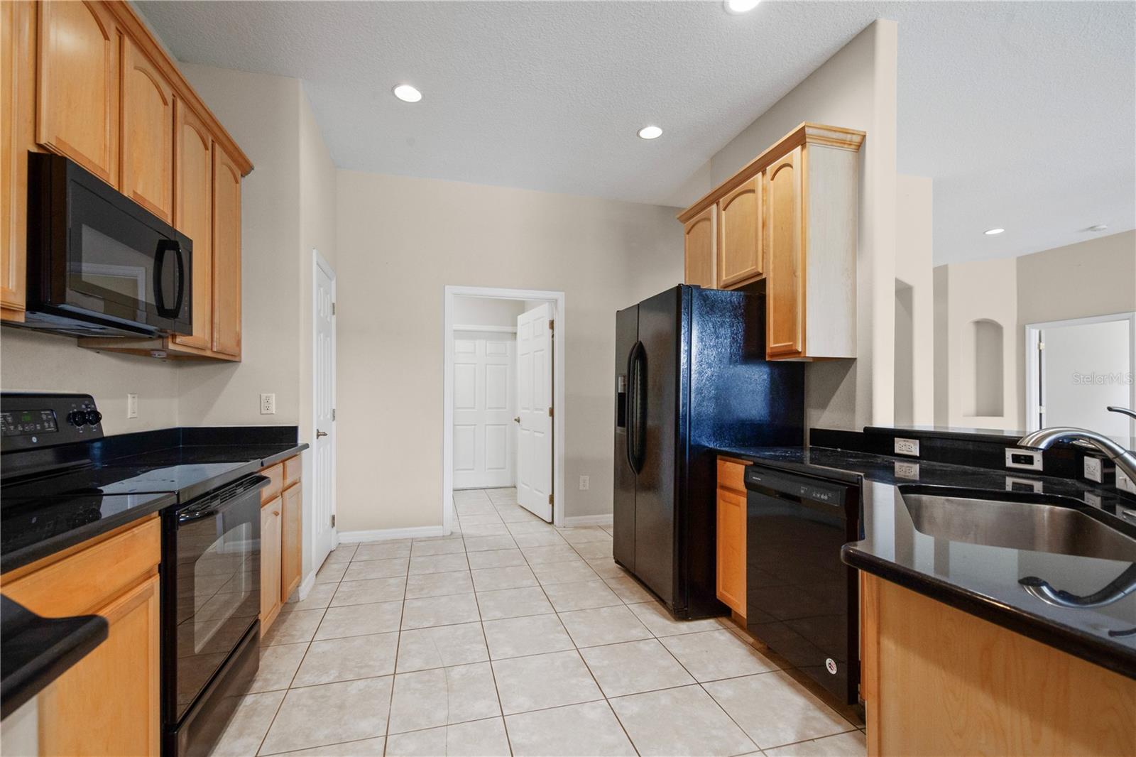 904 White Oak Way