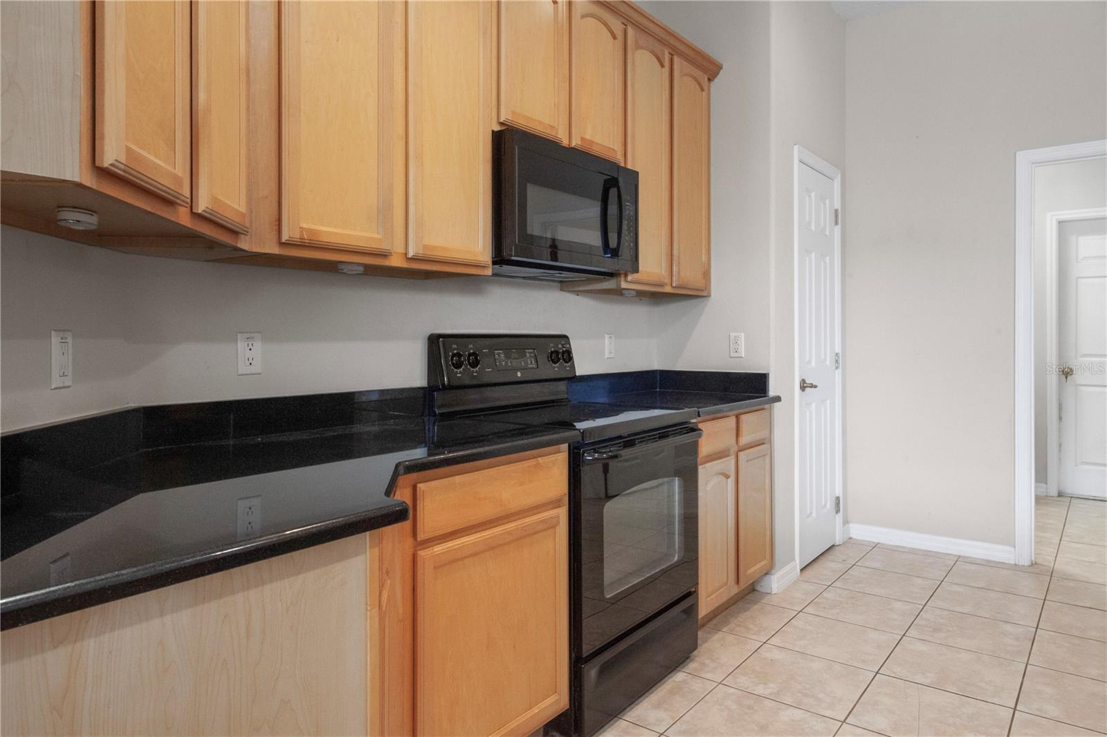 904 White Oak Way
