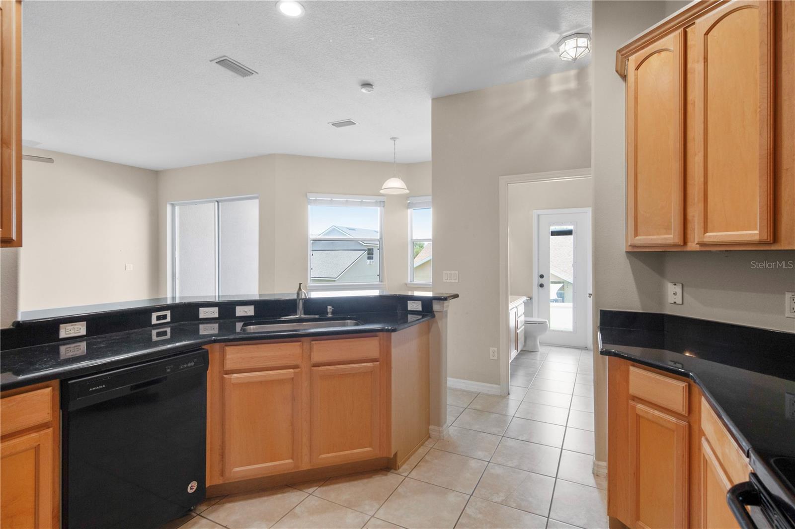 904 White Oak Way