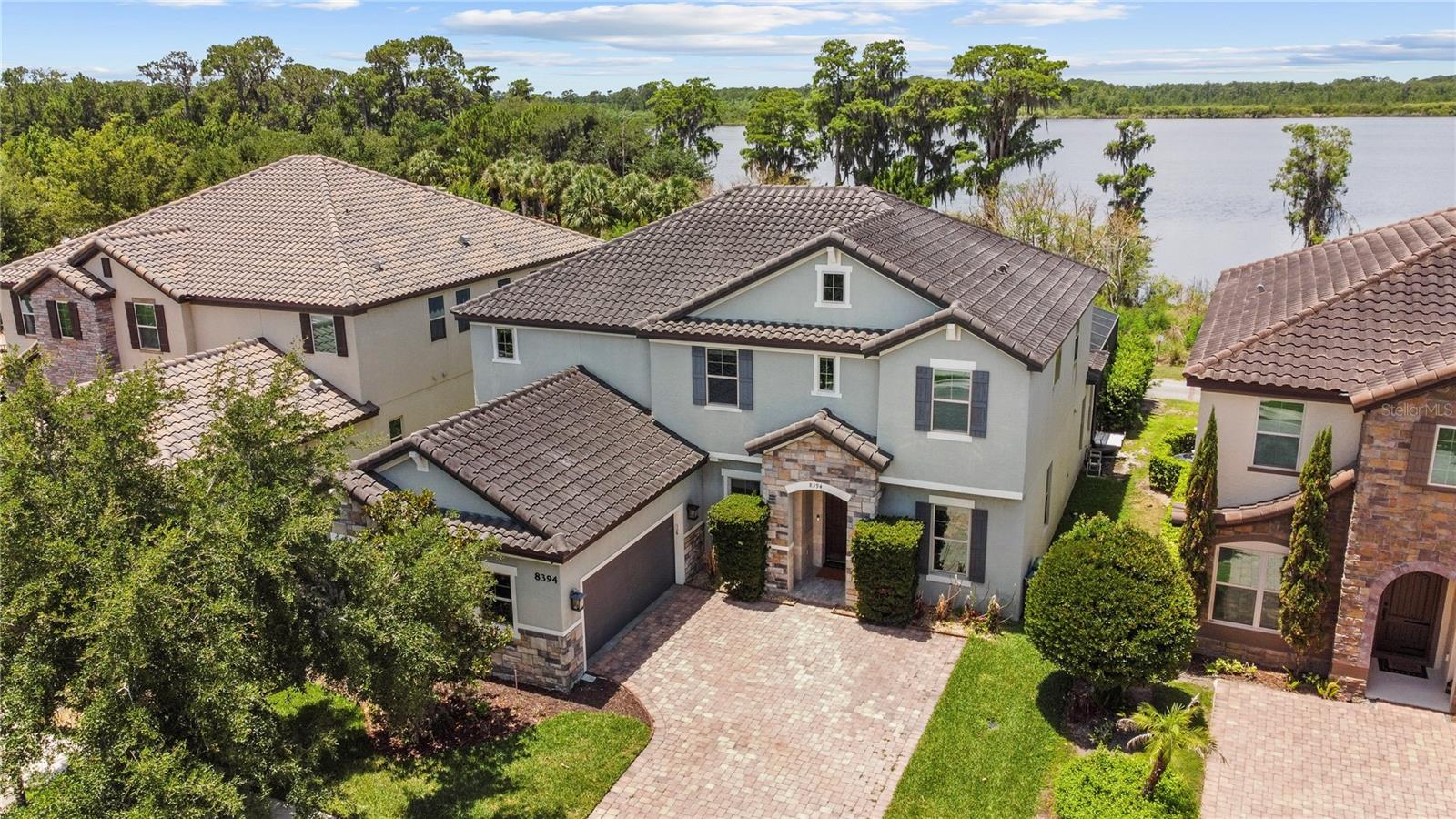 8394 Lookout Pointe Dr