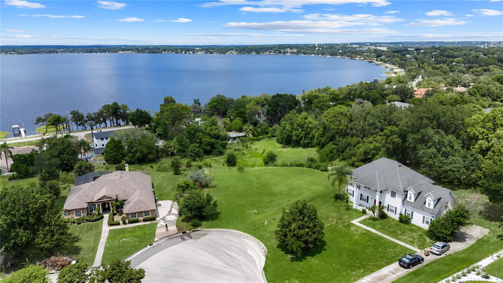 12615 Crown Point Cir