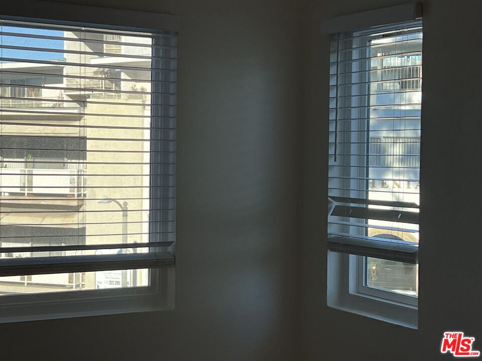 4810 S La Brea Ave Unit: 206