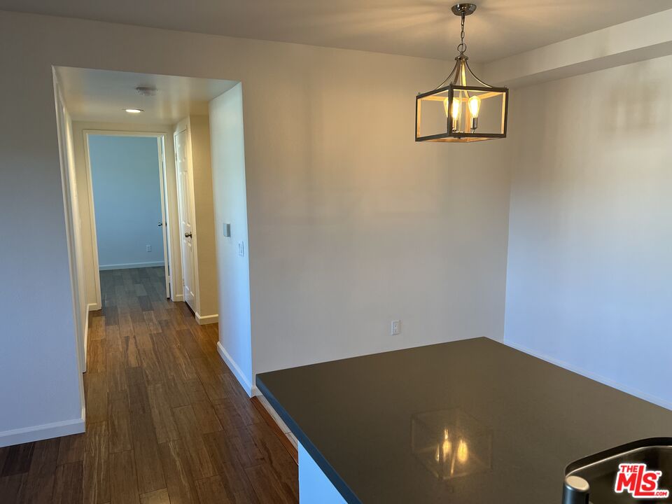 4810 S La Brea Ave Unit: 206