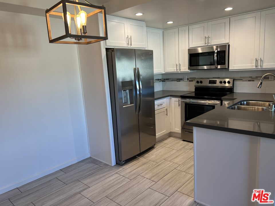 4810 S La Brea Ave Unit: 206