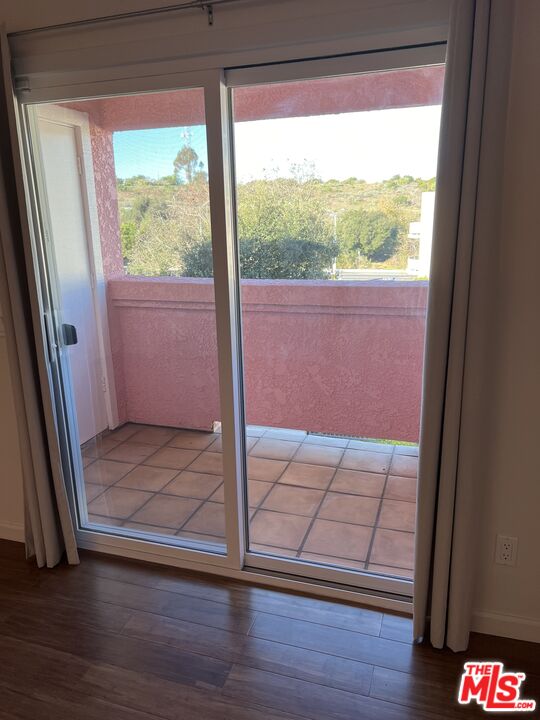 4810 S La Brea Ave Unit: 206