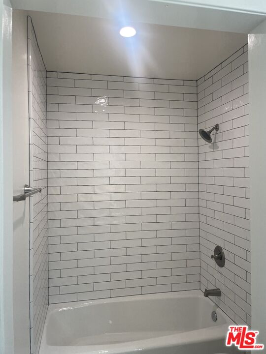 4810 S La Brea Ave Unit: 210