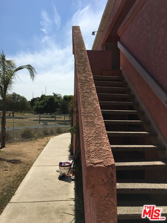 4810 S La Brea Ave Unit: 202