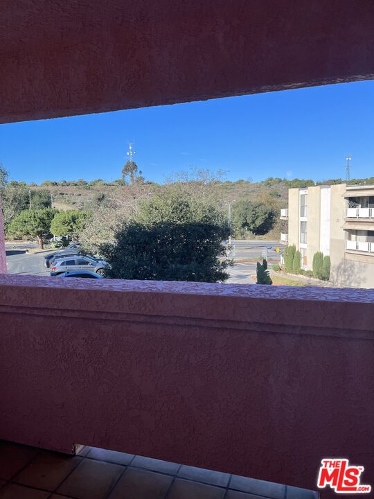 4810 S La Brea Ave Unit: 208