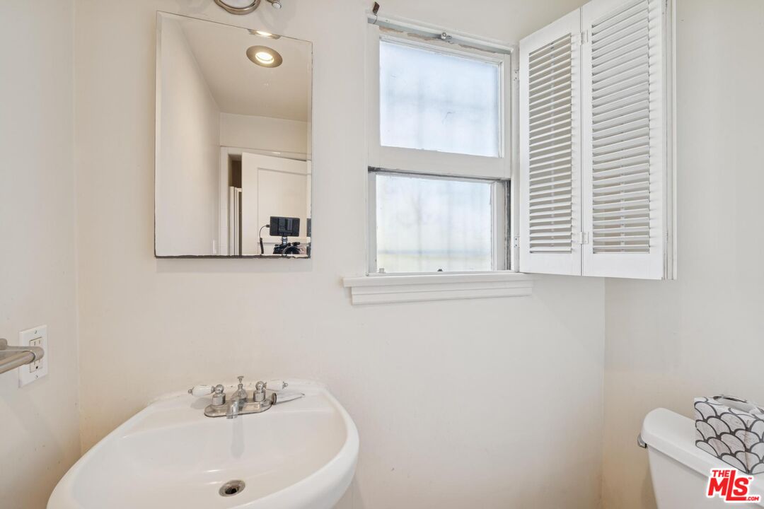 5002 Valley Ridge Ave