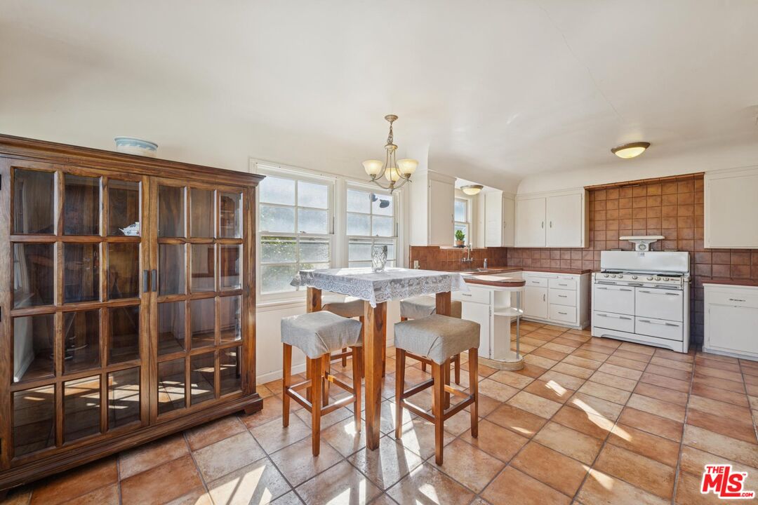 5002 Valley Ridge Ave