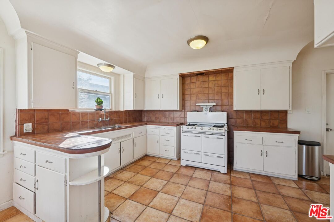 5002 Valley Ridge Ave