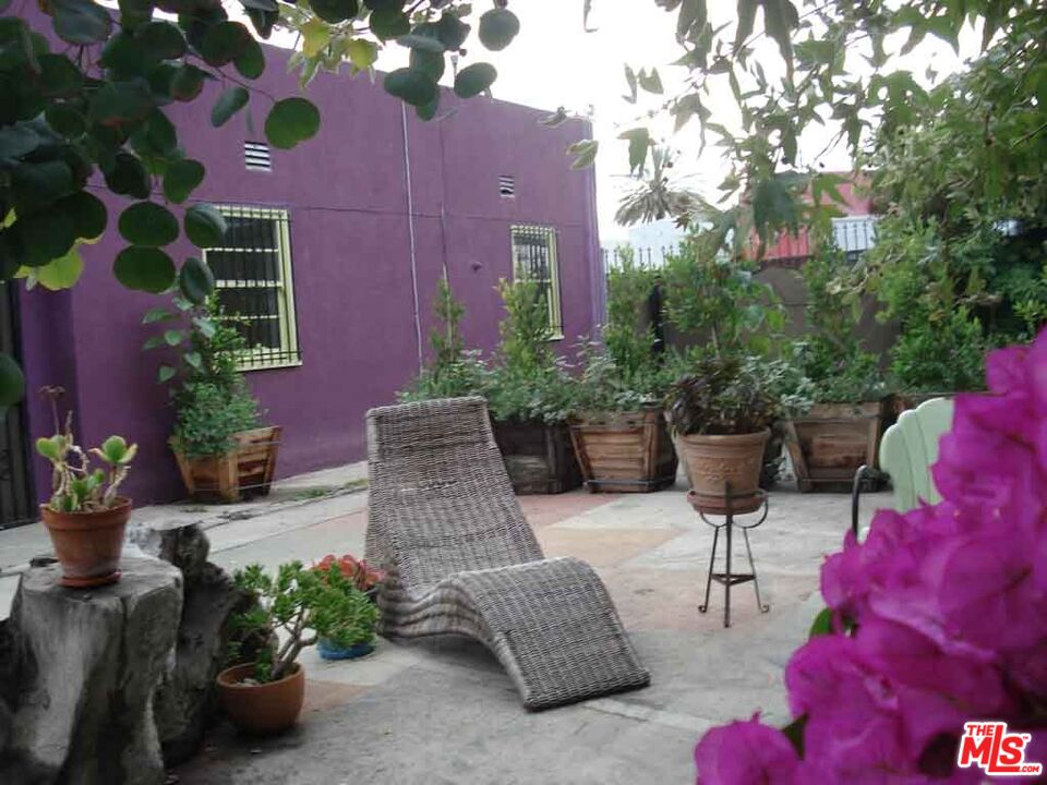 5422 W Washington Blvd