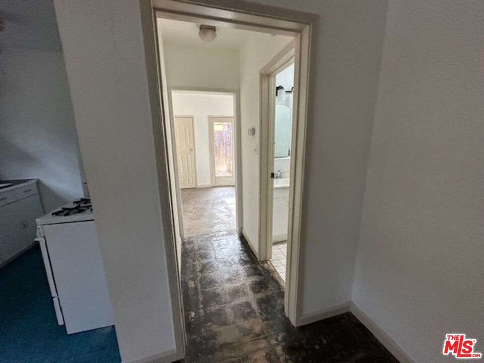 5422 W Washington Blvd