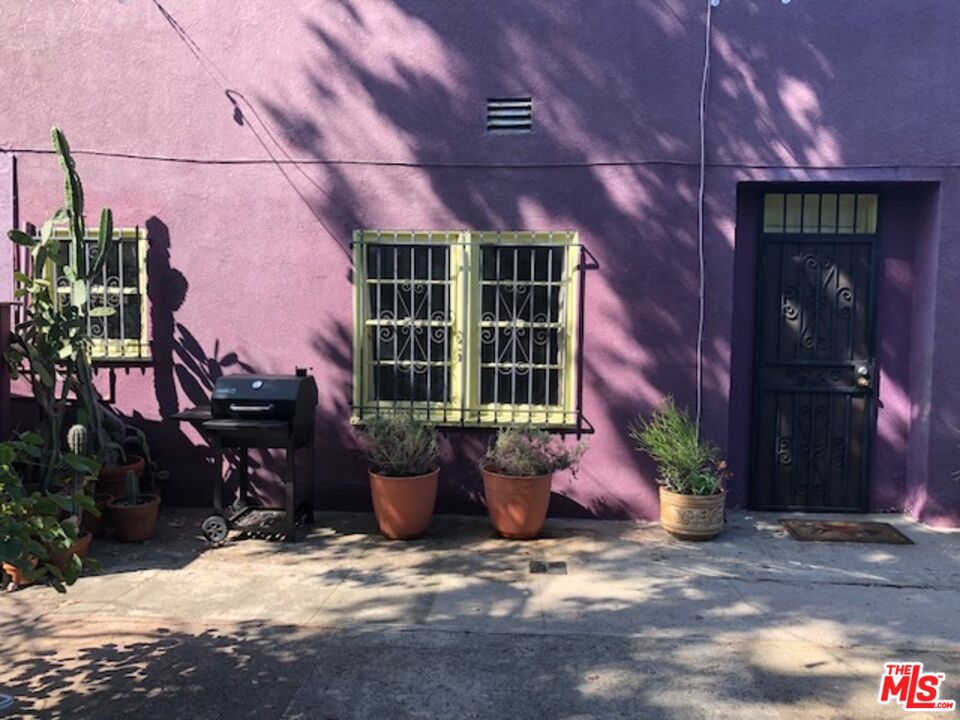 5422 W Washington Blvd