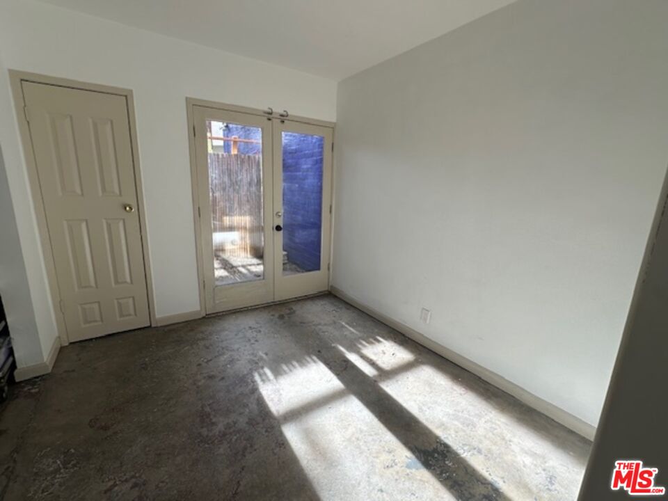 5422 W Washington Blvd