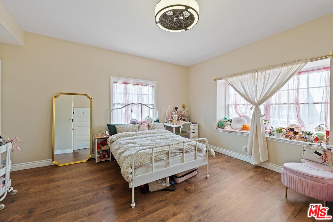 1238 S Bonnie Brae St