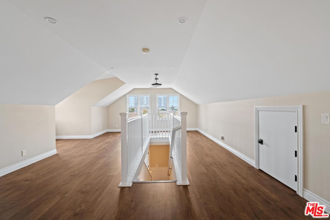 1238 S Bonnie Brae St