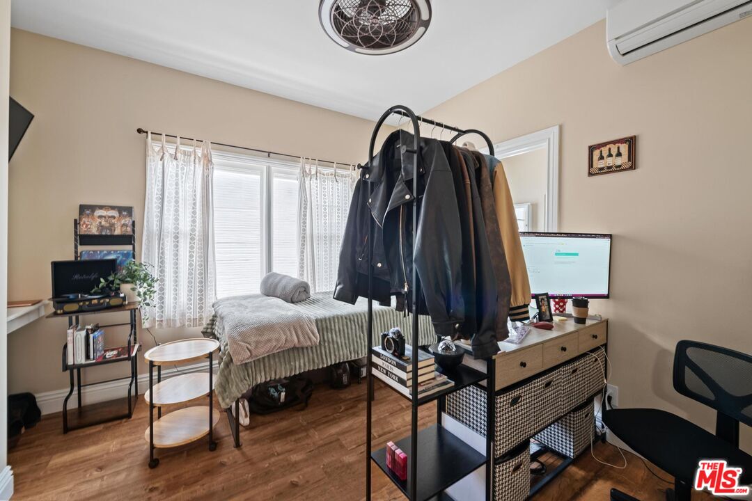 1238 S Bonnie Brae St