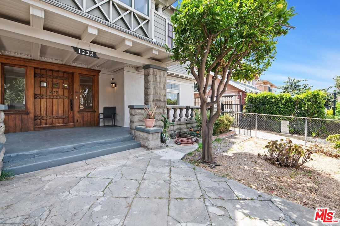 1238 S Bonnie Brae St