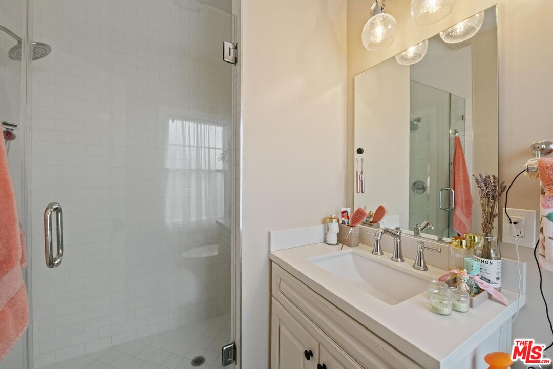 1238 S Bonnie Brae St