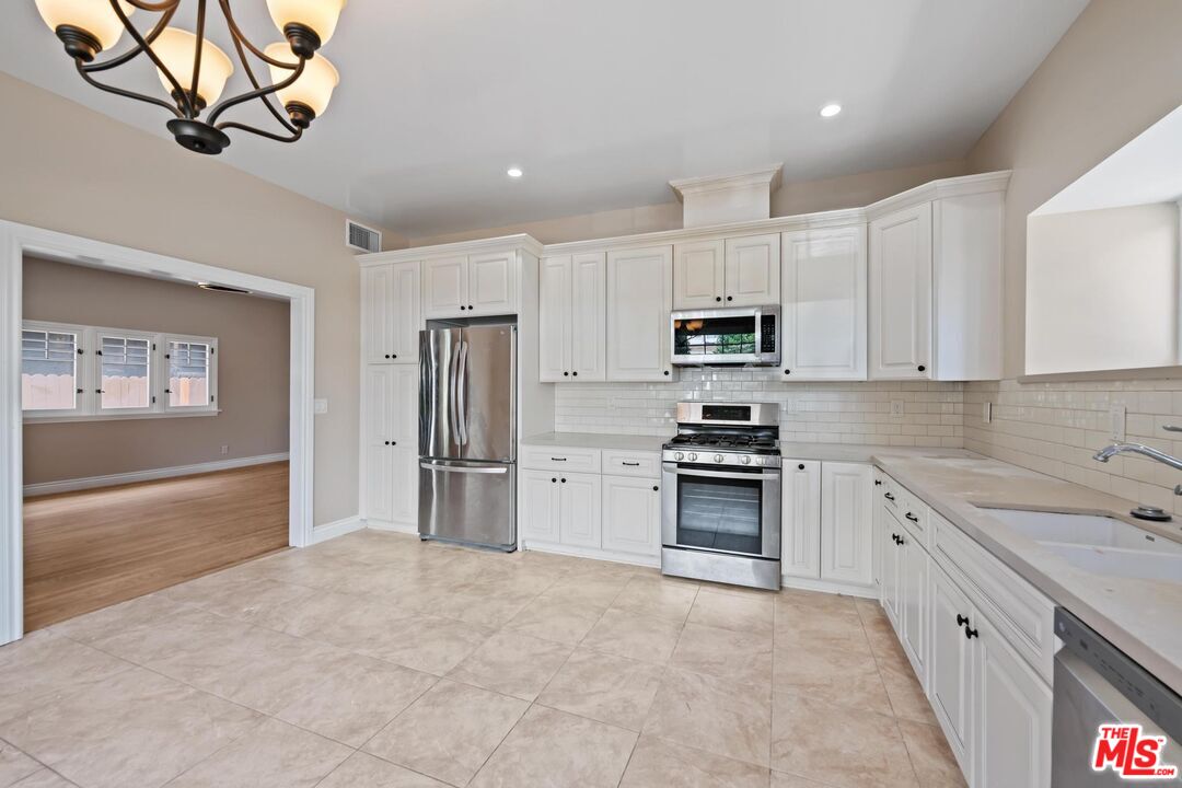 1238 S Bonnie Brae St