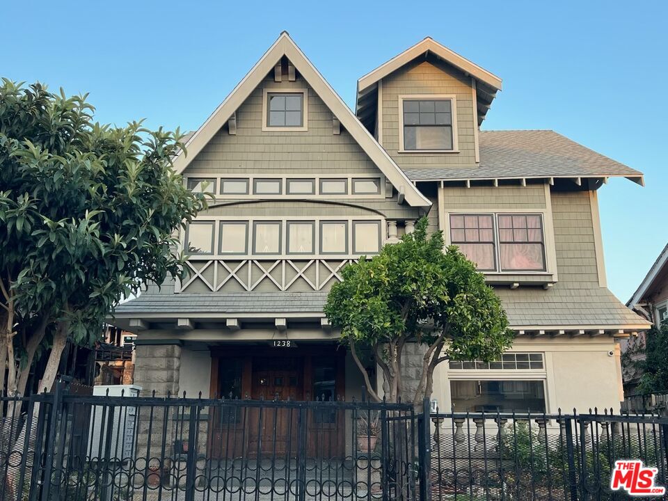 1238 S Bonnie Brae St