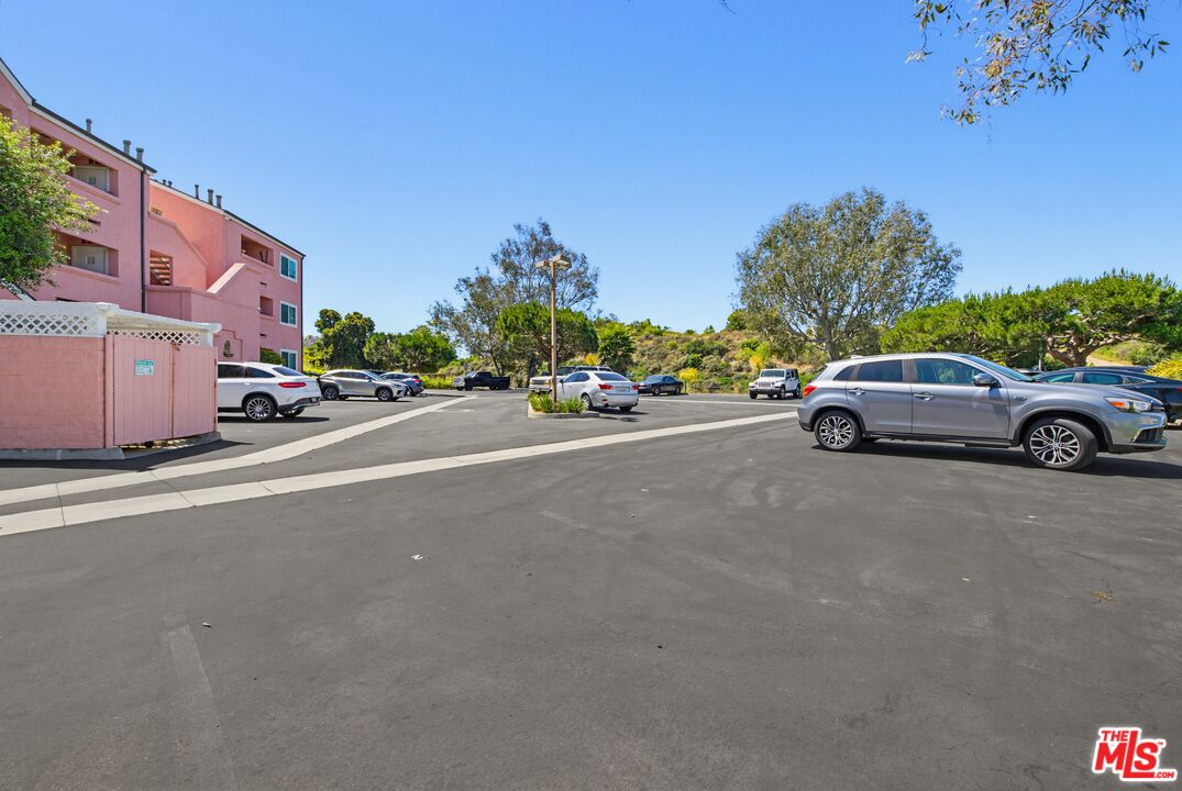 4810 S La Brea Ave Unit: 210