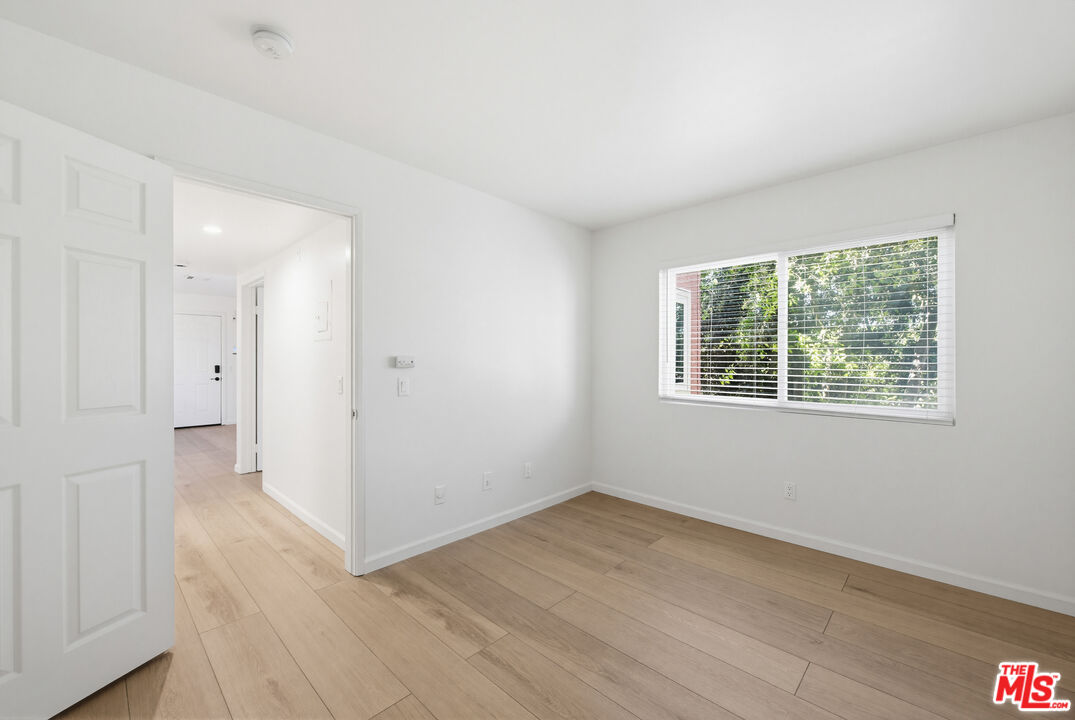 4810 S La Brea Ave Unit: 210