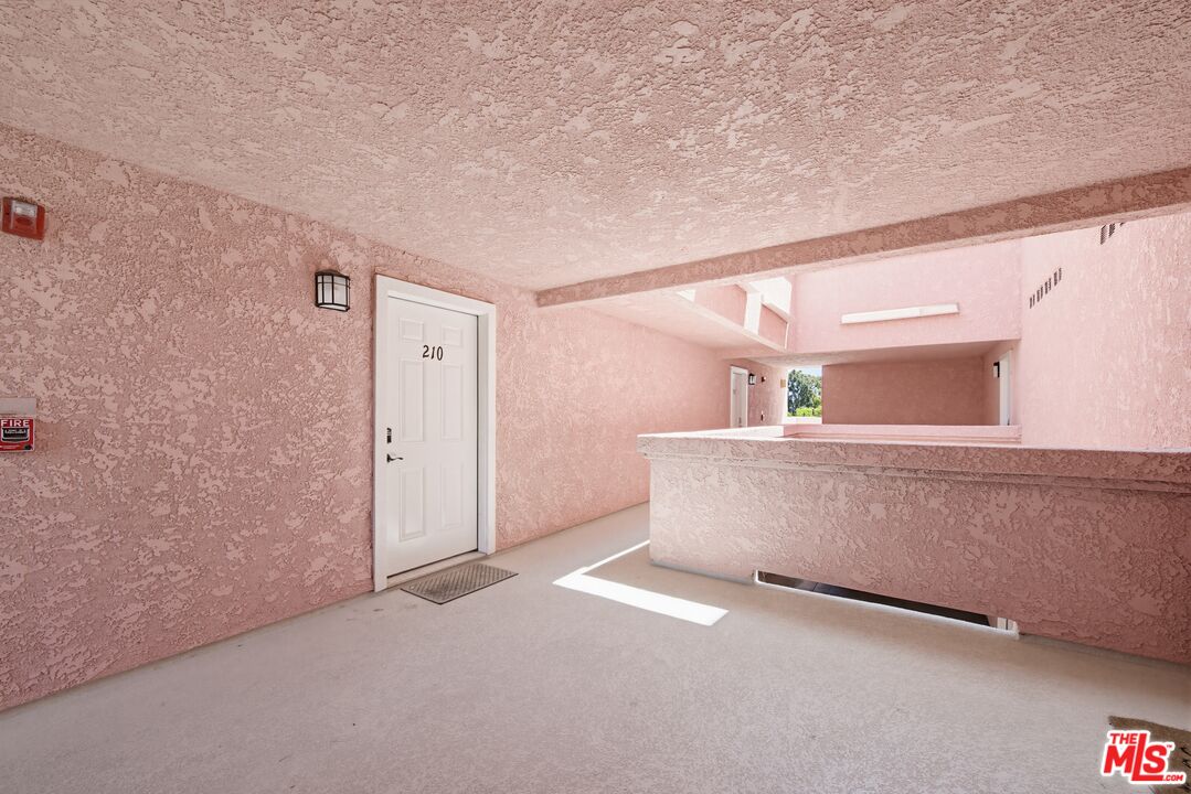 4810 S La Brea Ave Unit: 210