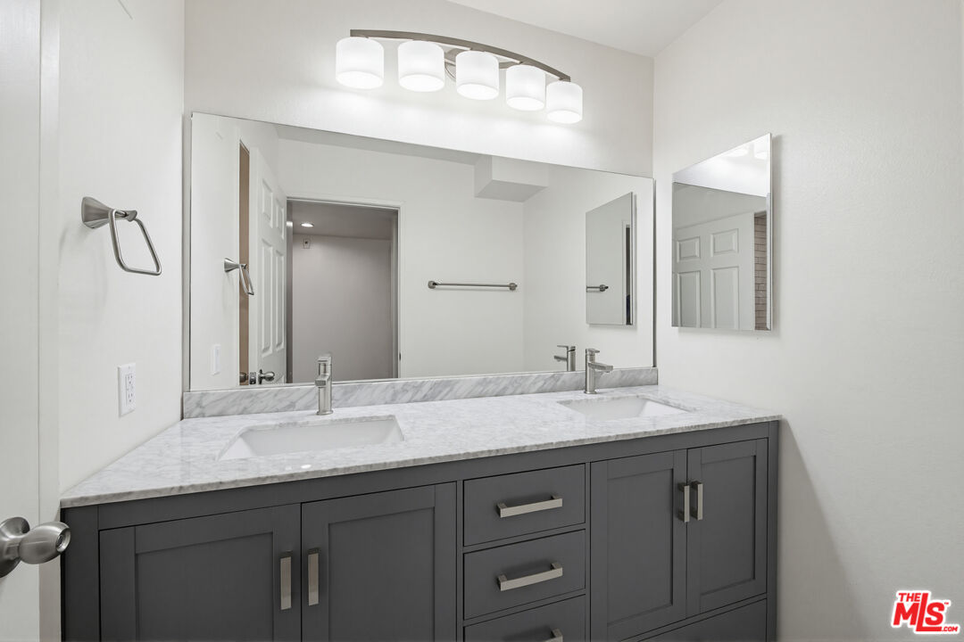 4810 S La Brea Ave Unit: 210