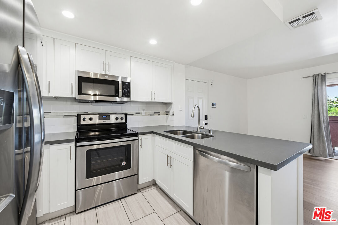 4810 S La Brea Ave Unit: 210