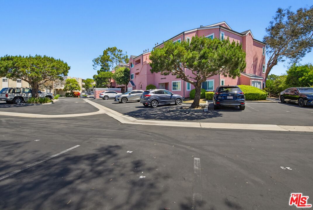 4810 S La Brea Ave Unit: 210